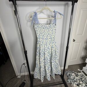 En Saison Blue and White Floral Midi Dress